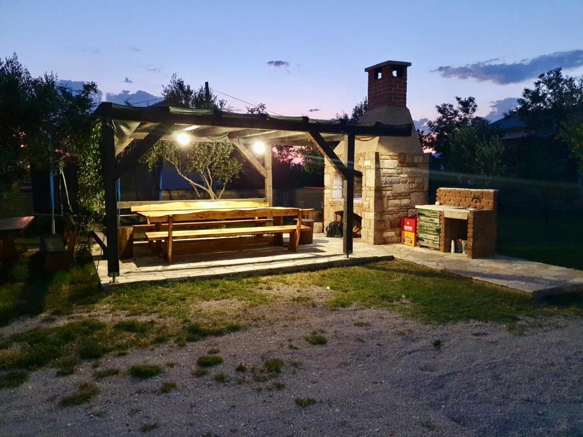 Apartman Petar Razanac Luaran gambar