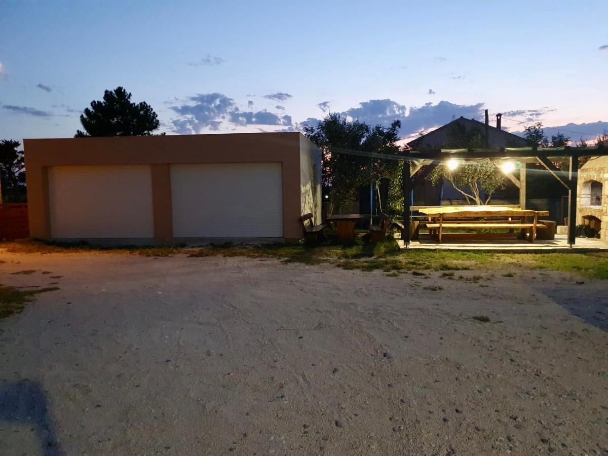Apartman Petar Razanac Luaran gambar