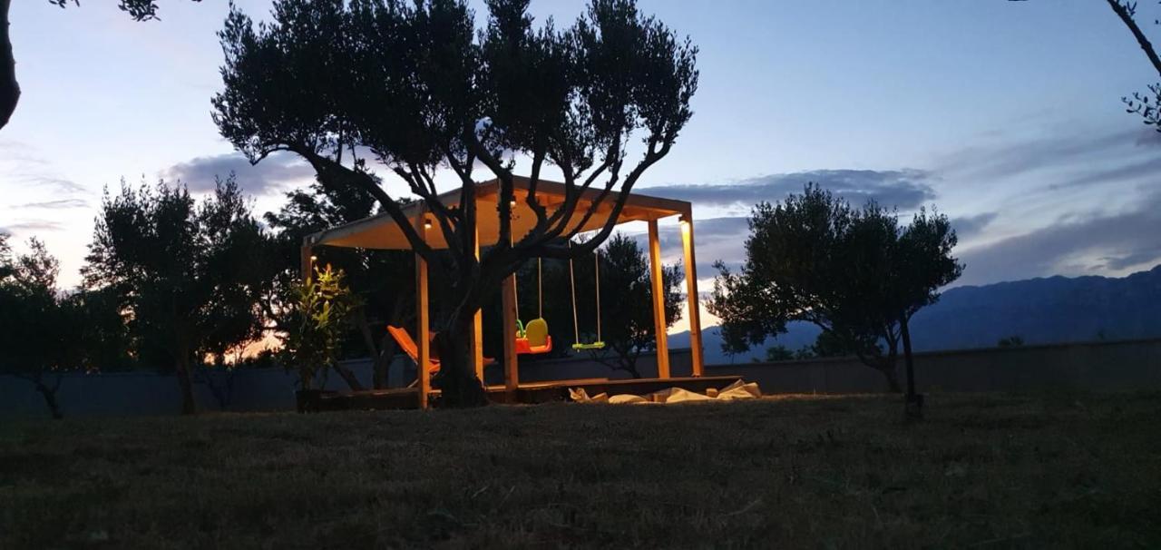 Apartman Petar Razanac Luaran gambar