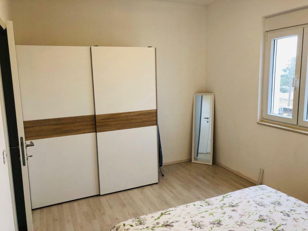 Apartman Petar Razanac Luaran gambar